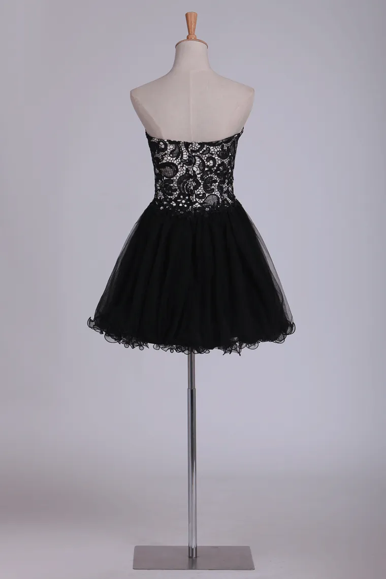 A Line Homecoming Dresses Sweetheart With Beads And Applique Short/Mini