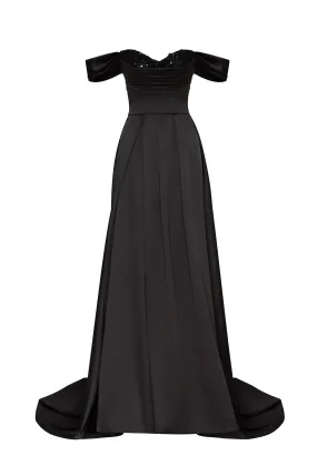 Black Princess heart-shaped neckline gown