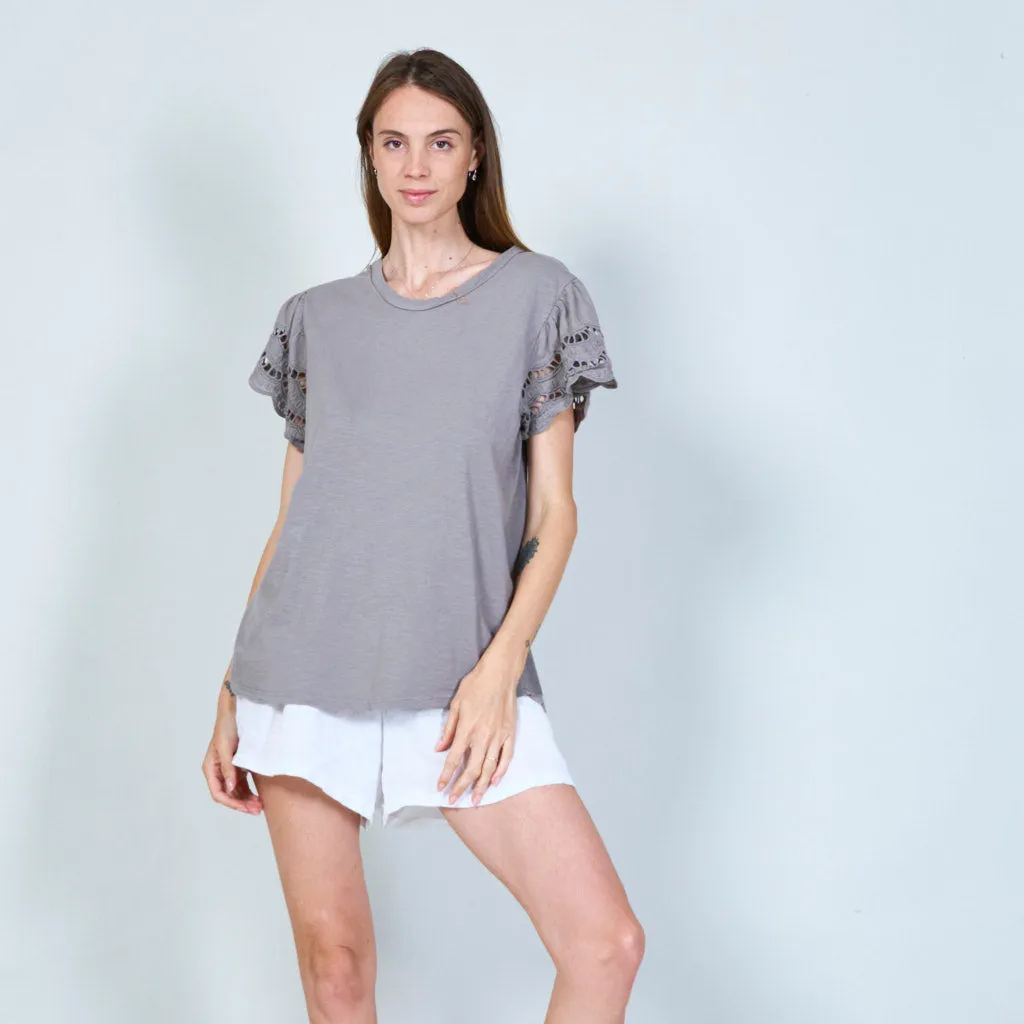 Casual t-shirt with lace-trimmed sleeves wholesale