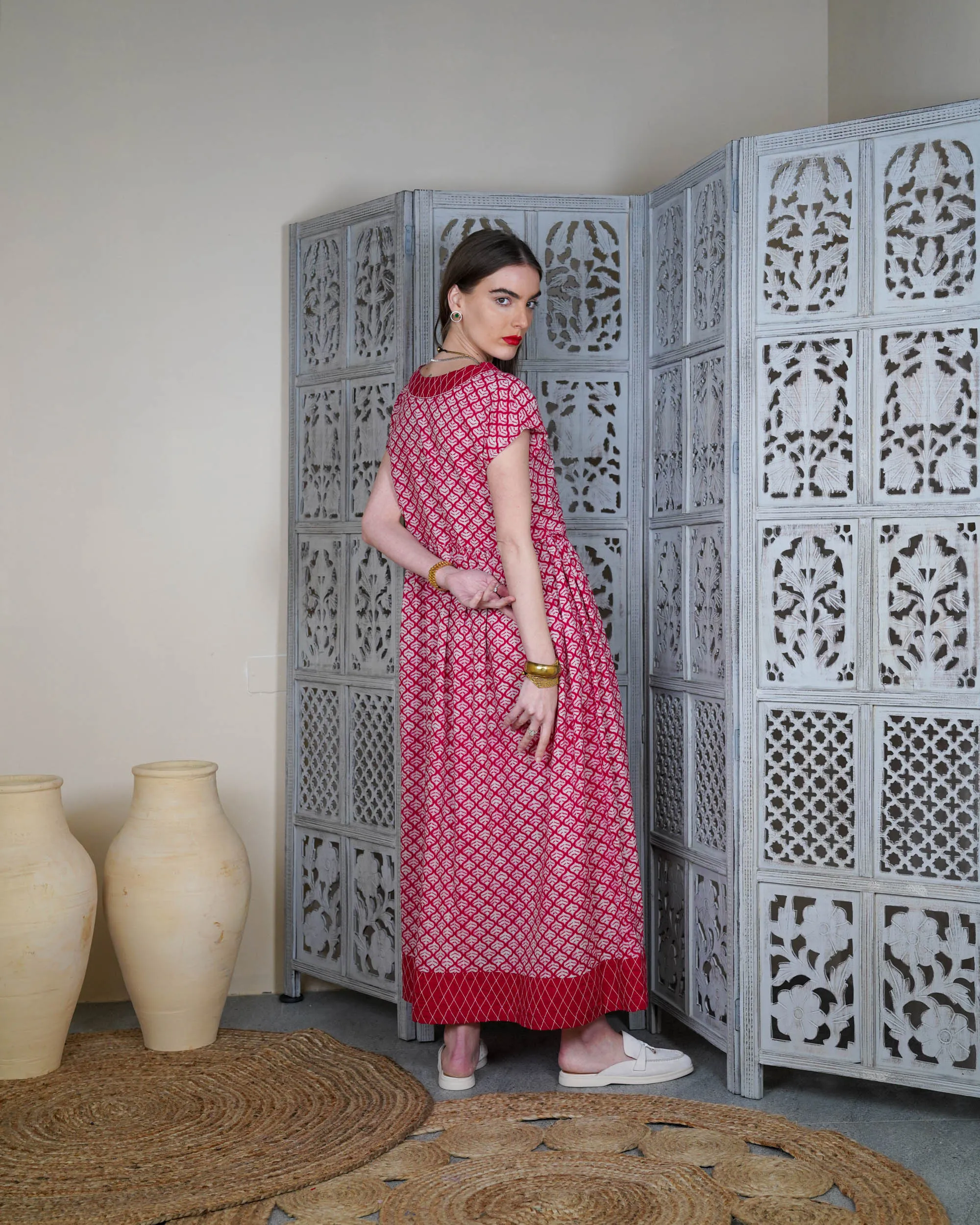 Embroidered neck and bottom design and waist gathered with tie and sleeveless cotton kaftan 2592 - قفطان