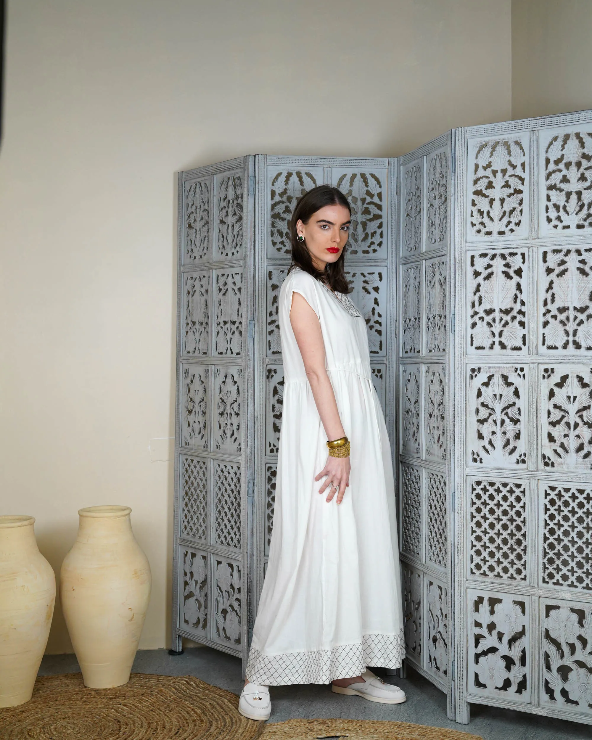 Embroidered neck and bottom design and waist gathered with tie and sleeveless cotton kaftan 2592 - قفطان