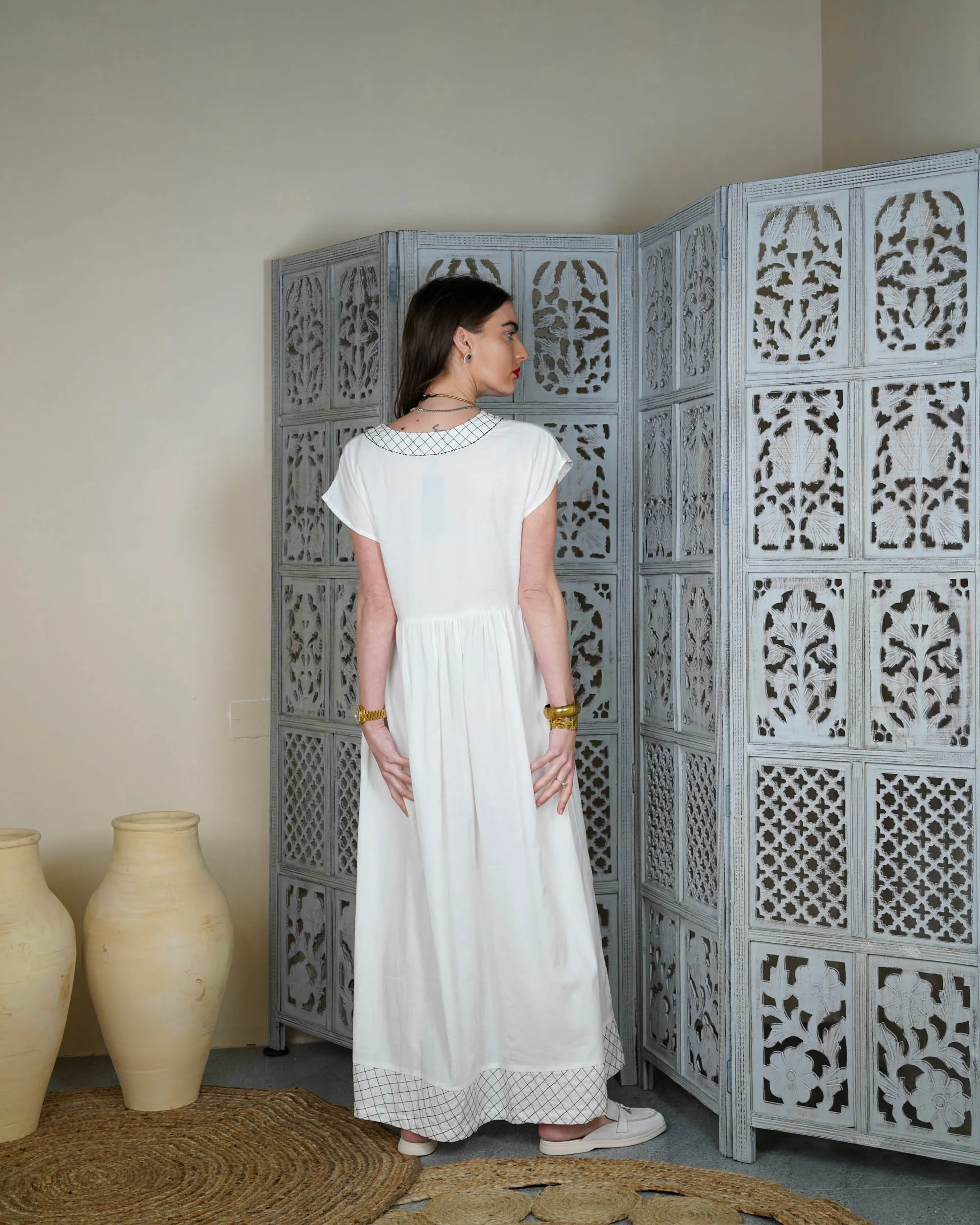 Embroidered neck and bottom design and waist gathered with tie and sleeveless cotton kaftan 2592 - قفطان