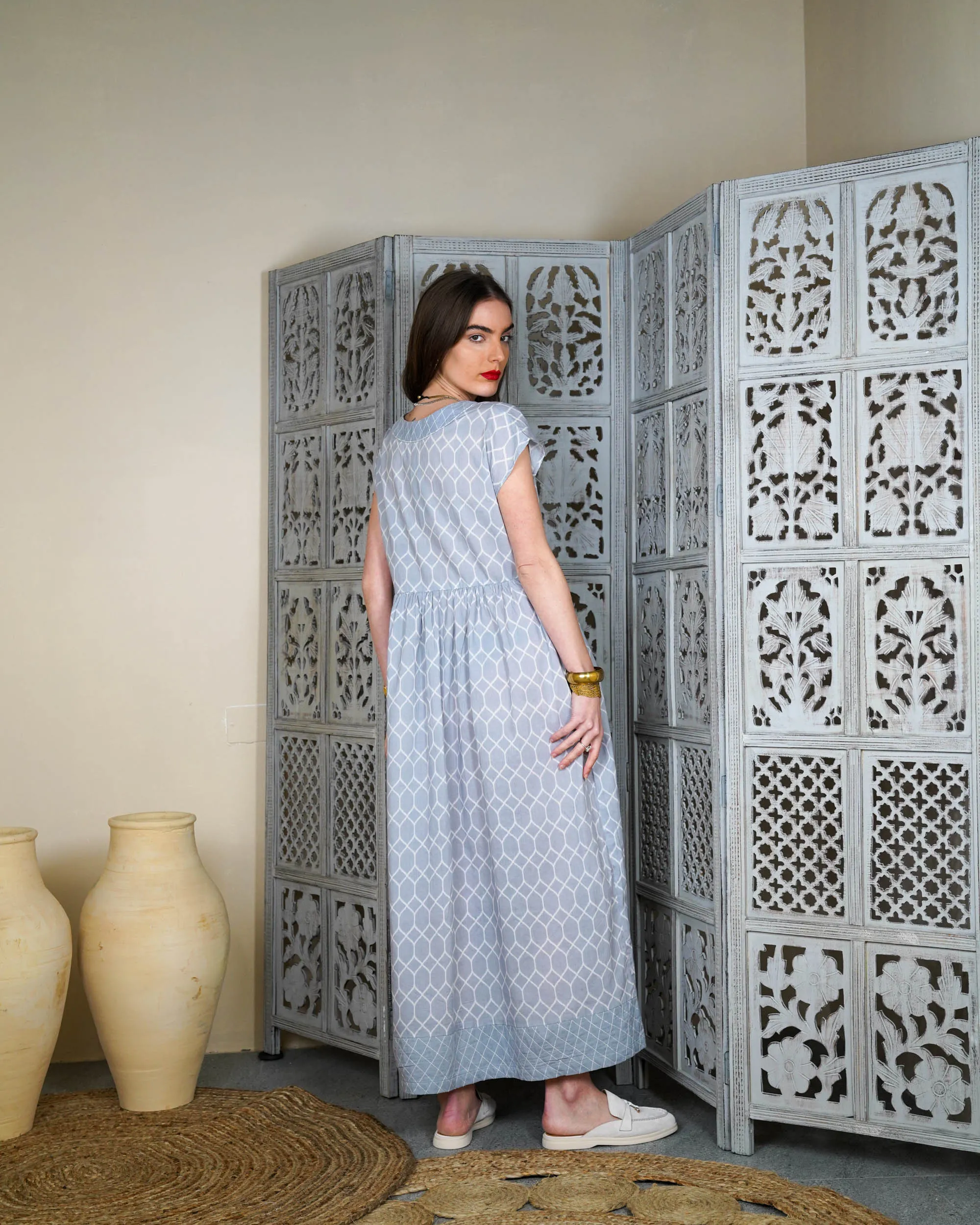 Embroidered neck and bottom design and waist gathered with tie and sleeveless cotton kaftan 2592 - قفطان