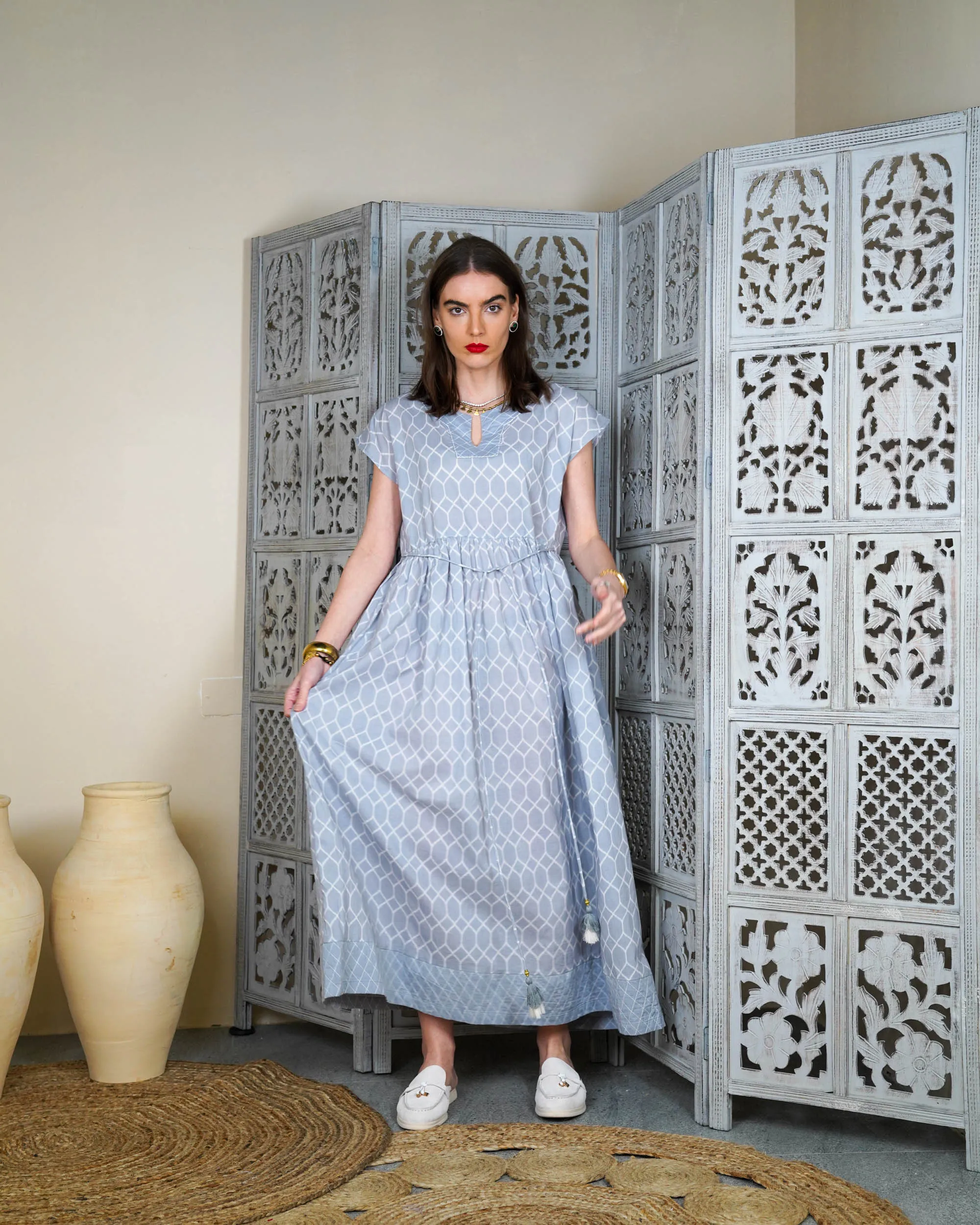 Embroidered neck and bottom design and waist gathered with tie and sleeveless cotton kaftan 2592 - قفطان