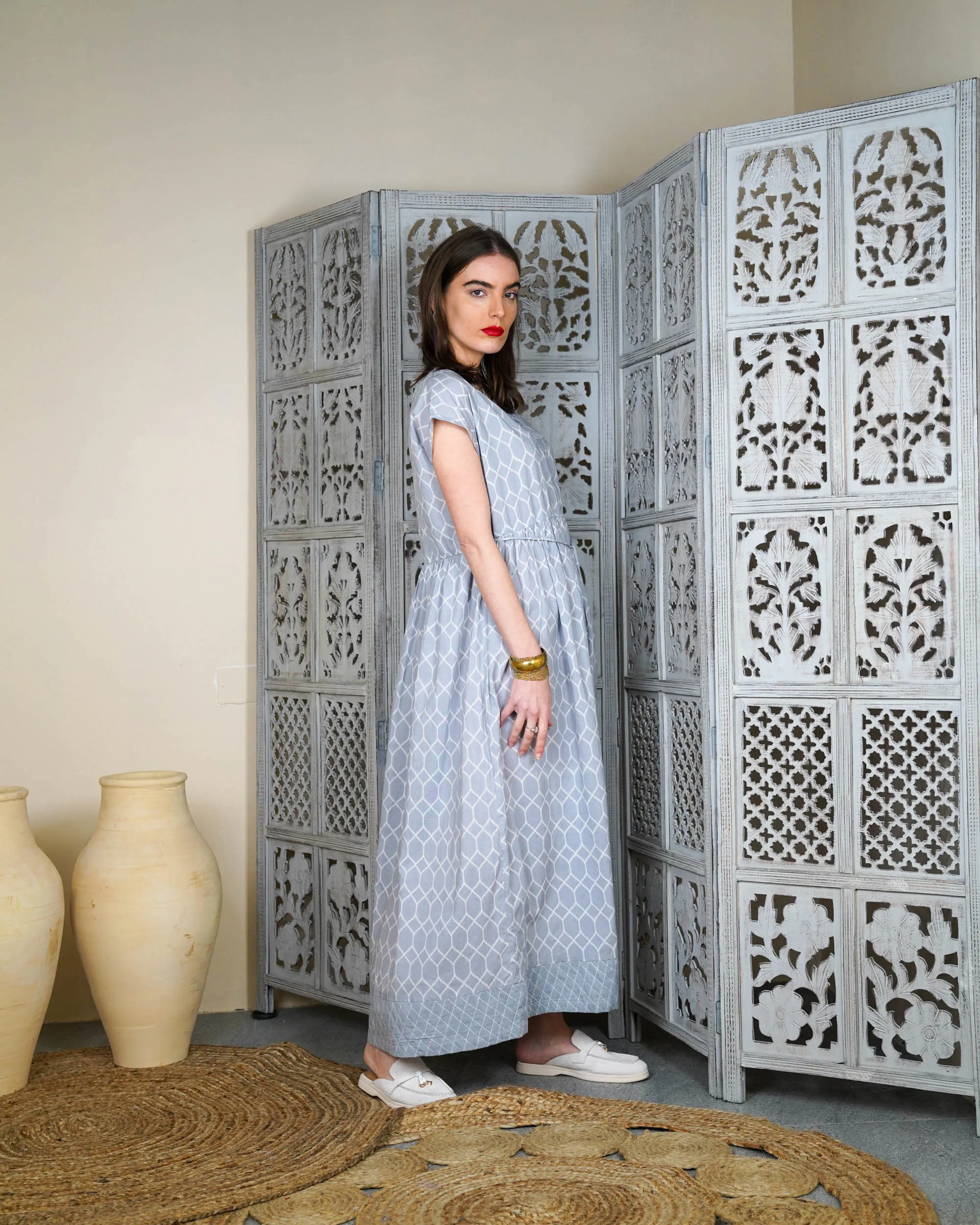 Embroidered neck and bottom design and waist gathered with tie and sleeveless cotton kaftan 2592 - قفطان