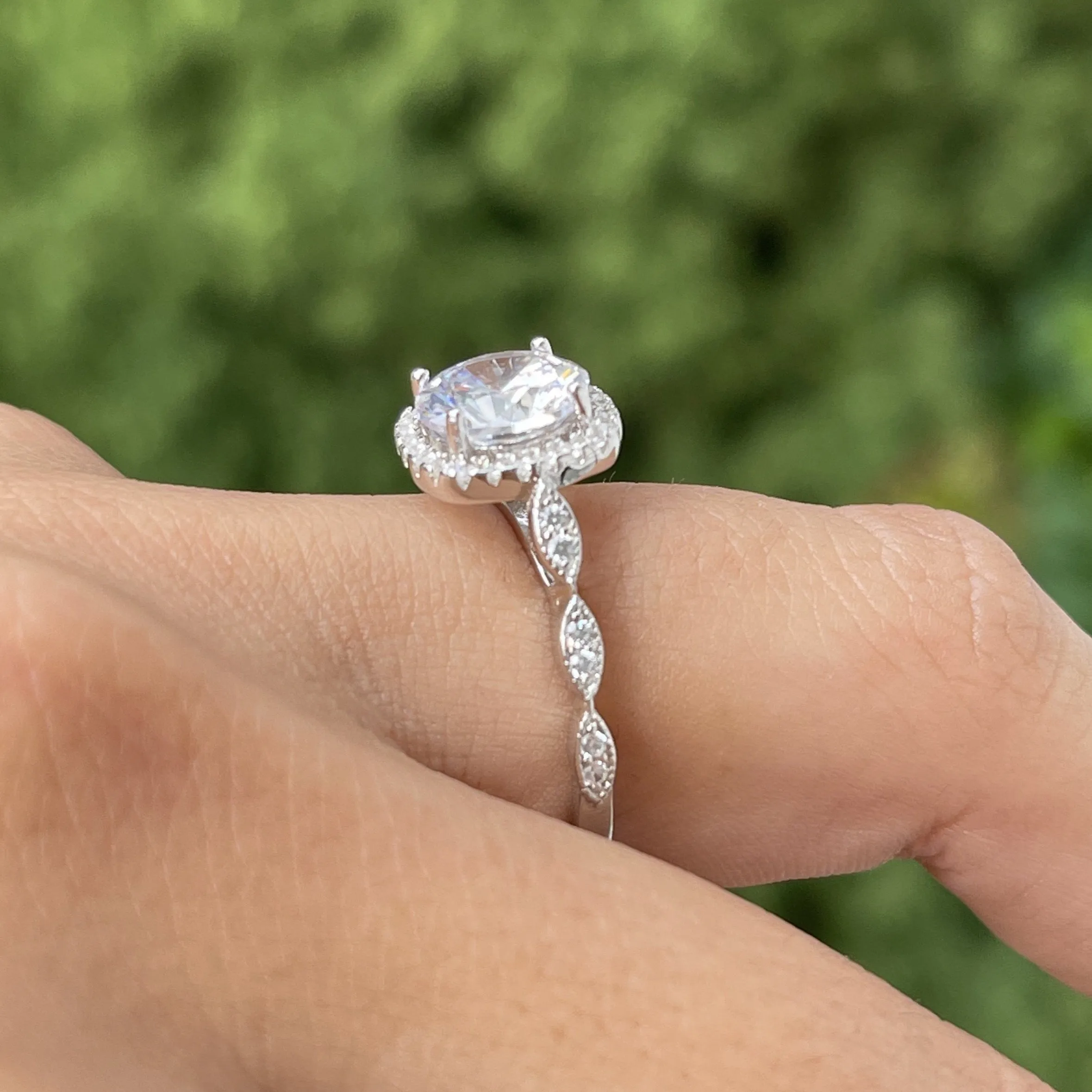 KENDRA MOISSANITE RING