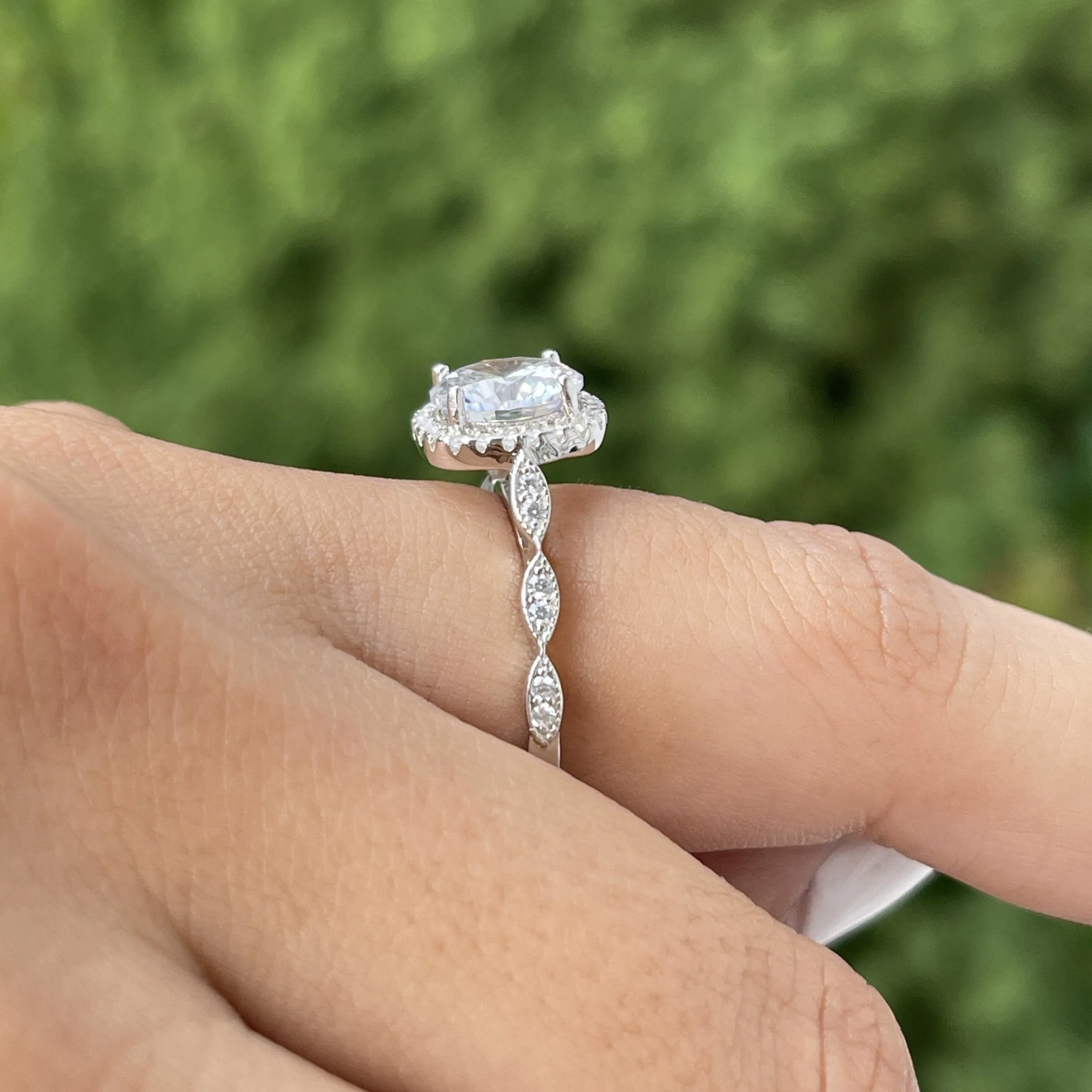 KENDRA MOISSANITE RING