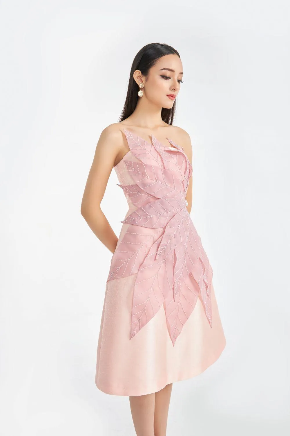 Vera Strapless Straight Across Neck Taffeta Knee-length Dress