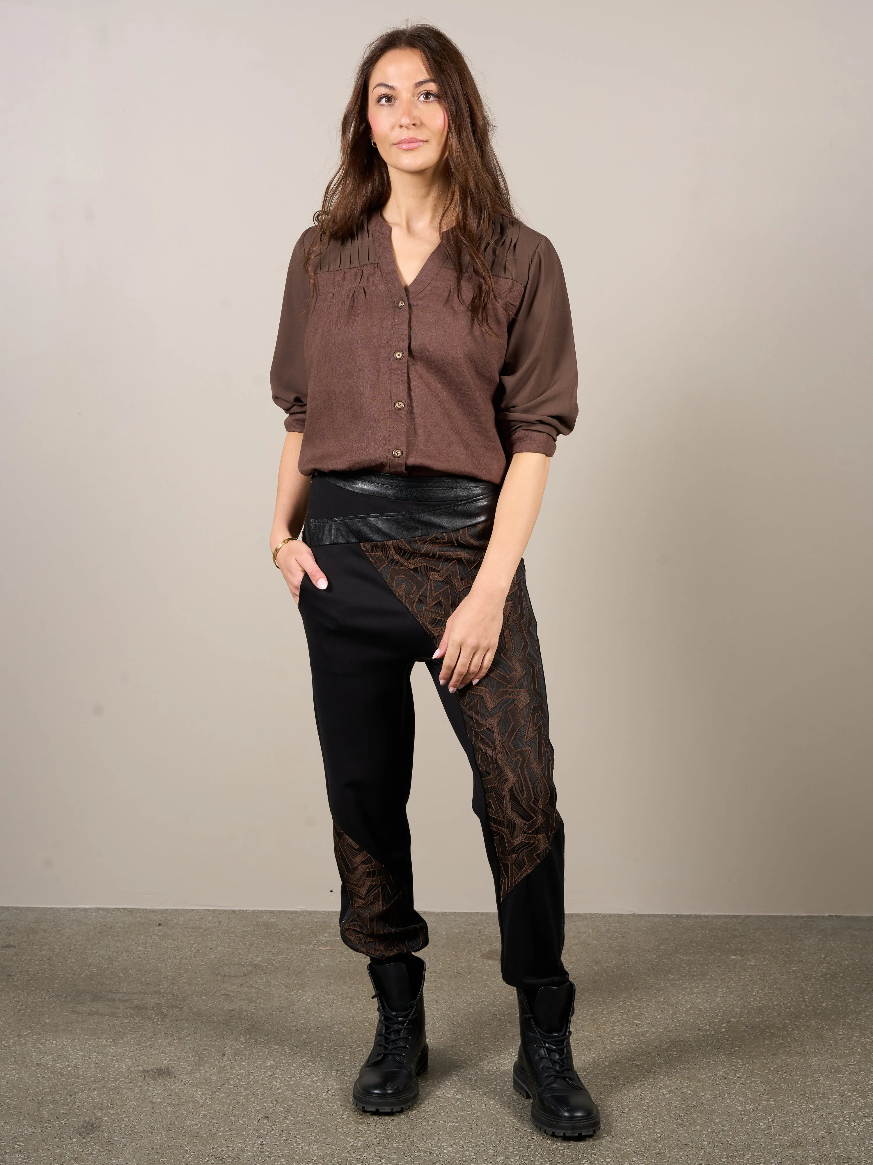 VESTA Hose - Dark Brown